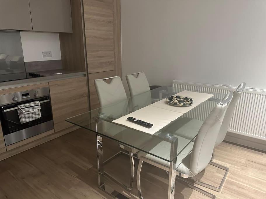 Apartment Away From Two Bed In London