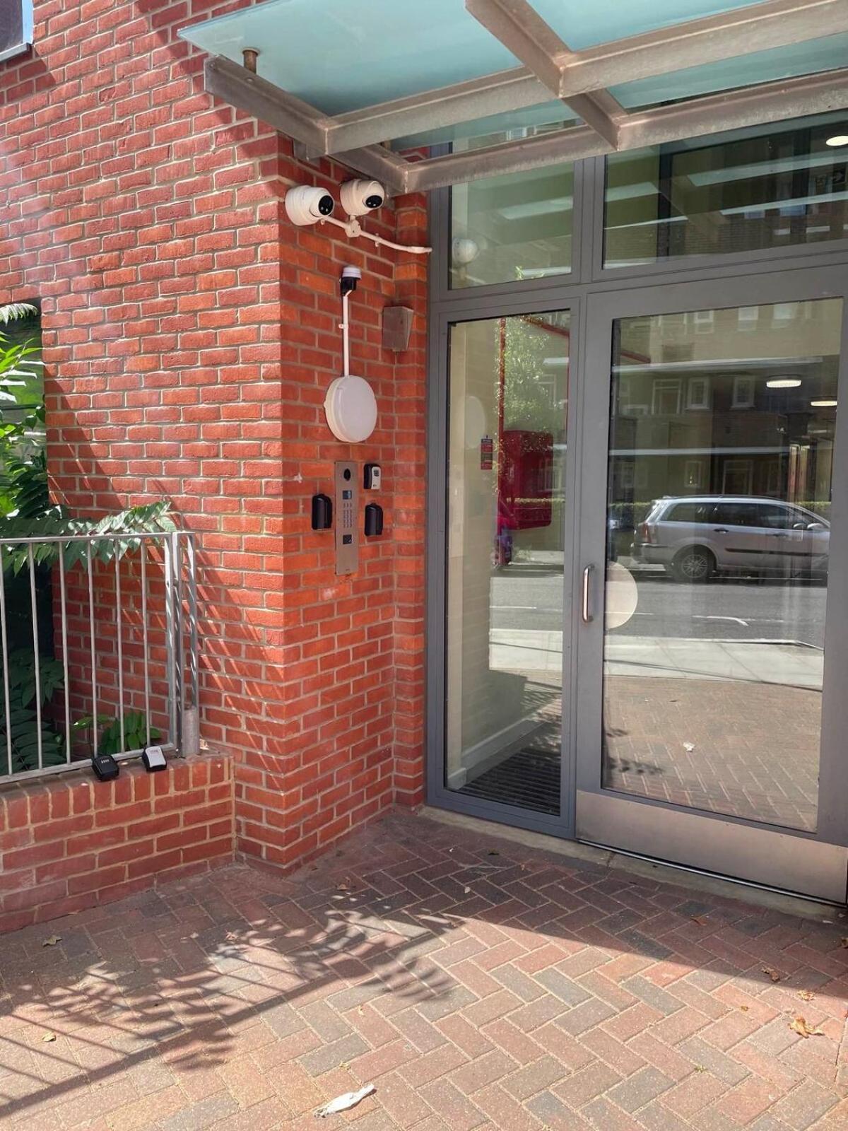 Private In A Shared Flat * Londen