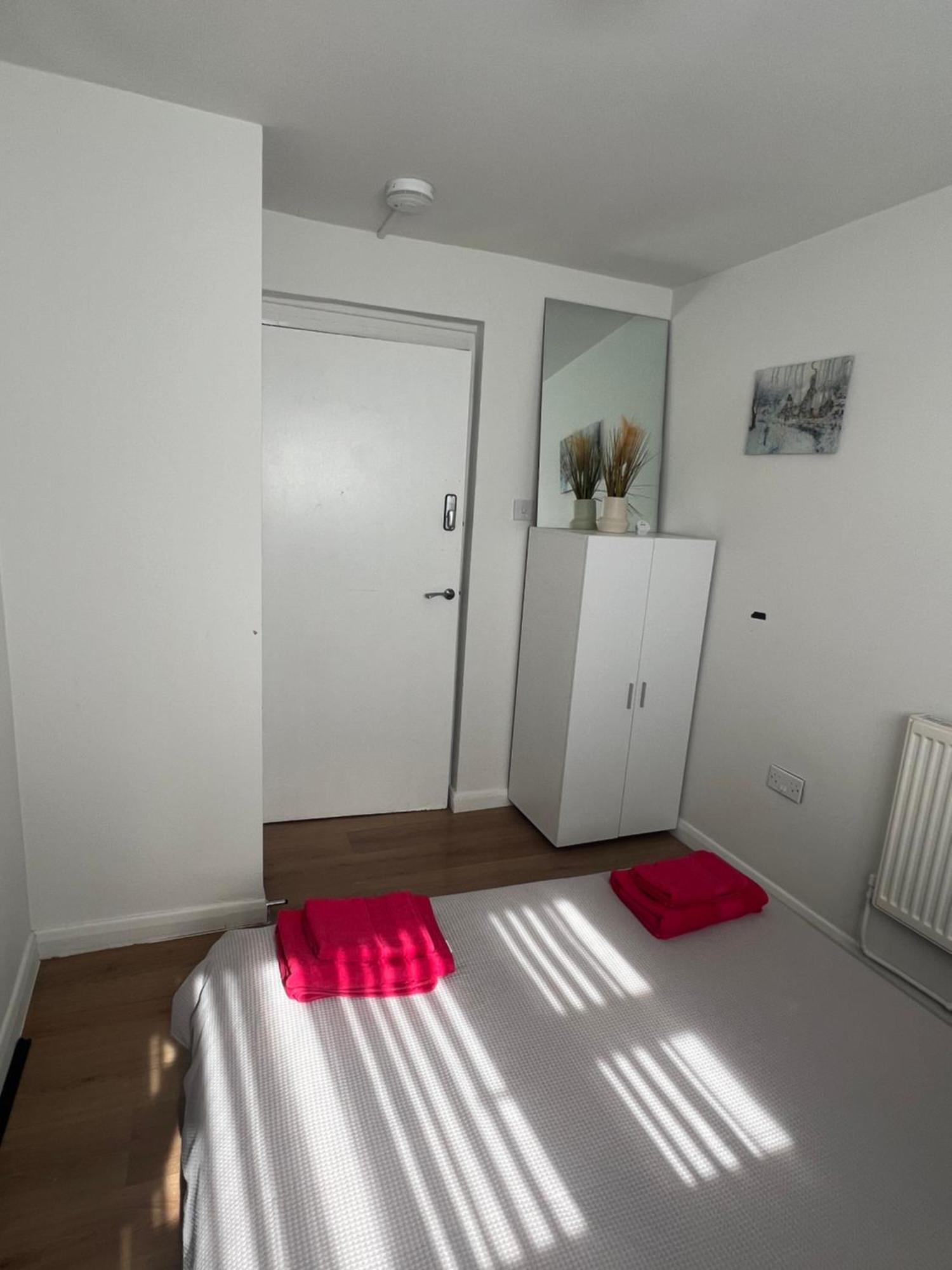 Pensión Spacious For Rent 10 Min From Tower Bridge