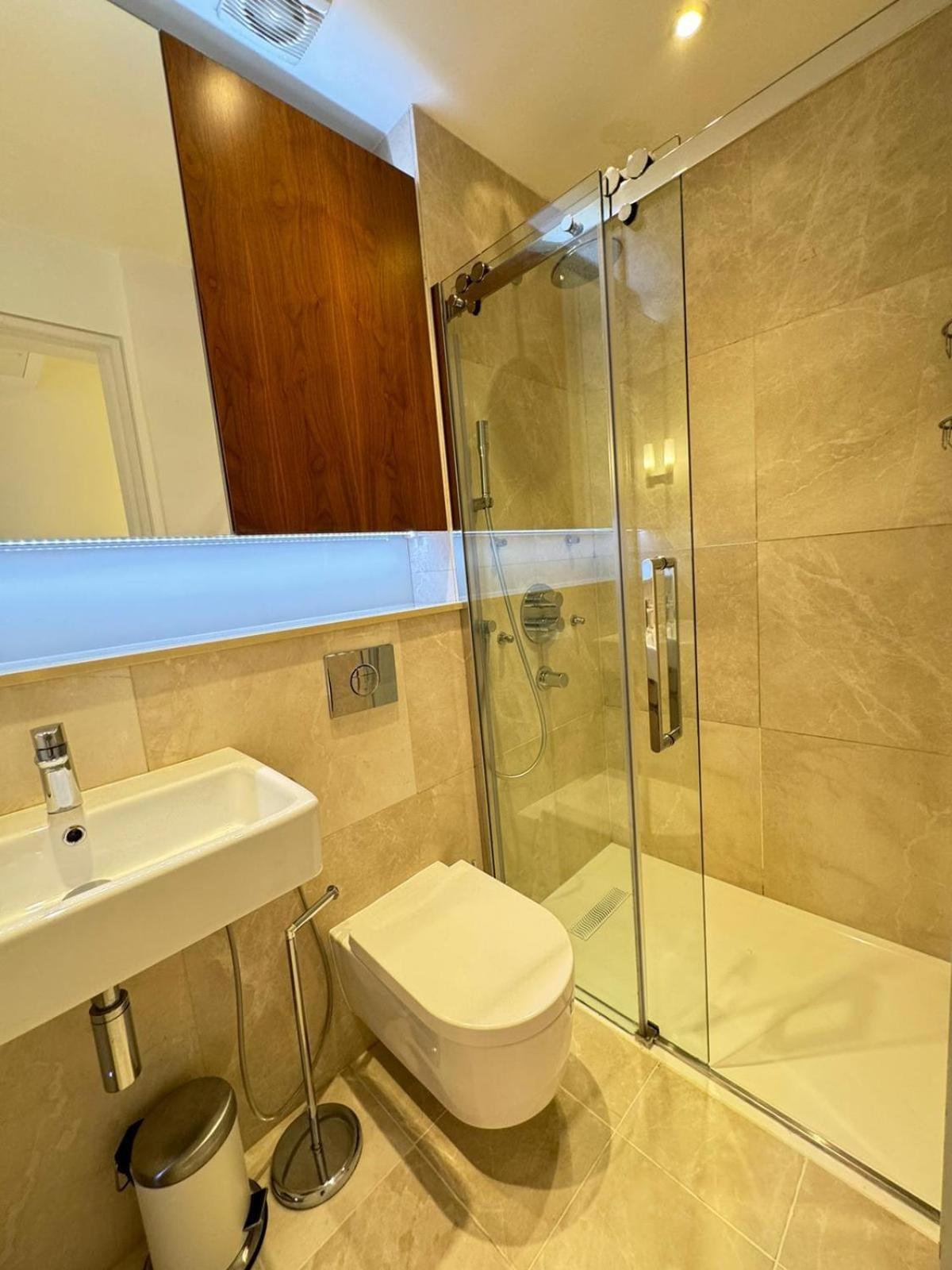 Clarges- Hsk Luxury Apartment