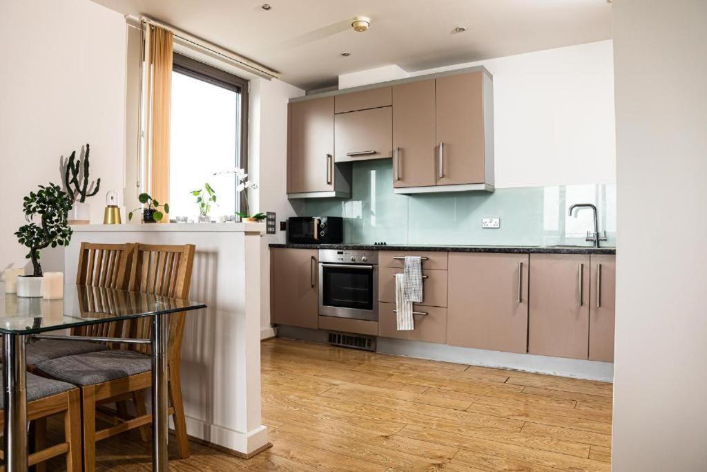 Modern 2 Bedroom Near Tower Bridge Free Parking Leilighet *