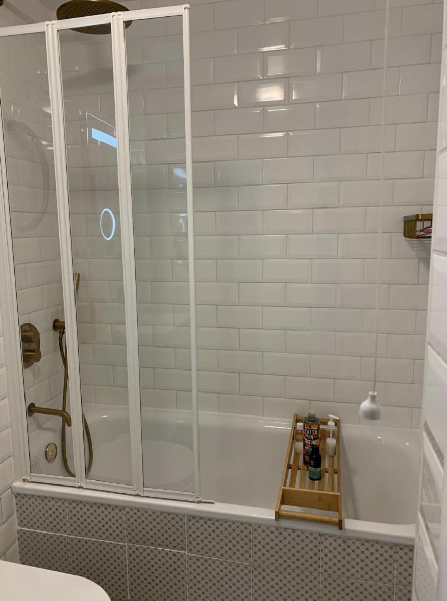 Leilighet East Two Bedroom With Private Patio - Entire London