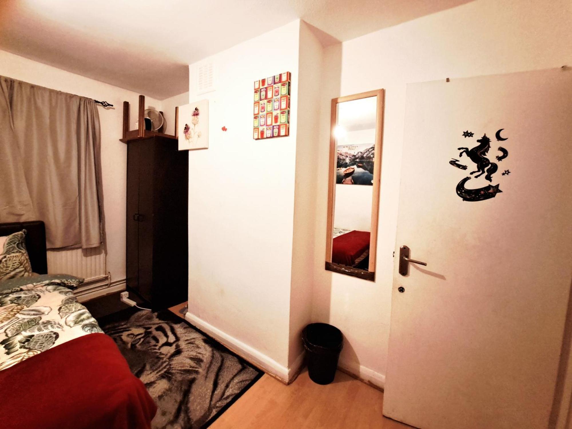 Merciful King Room, In Zone 2-3 Pensión