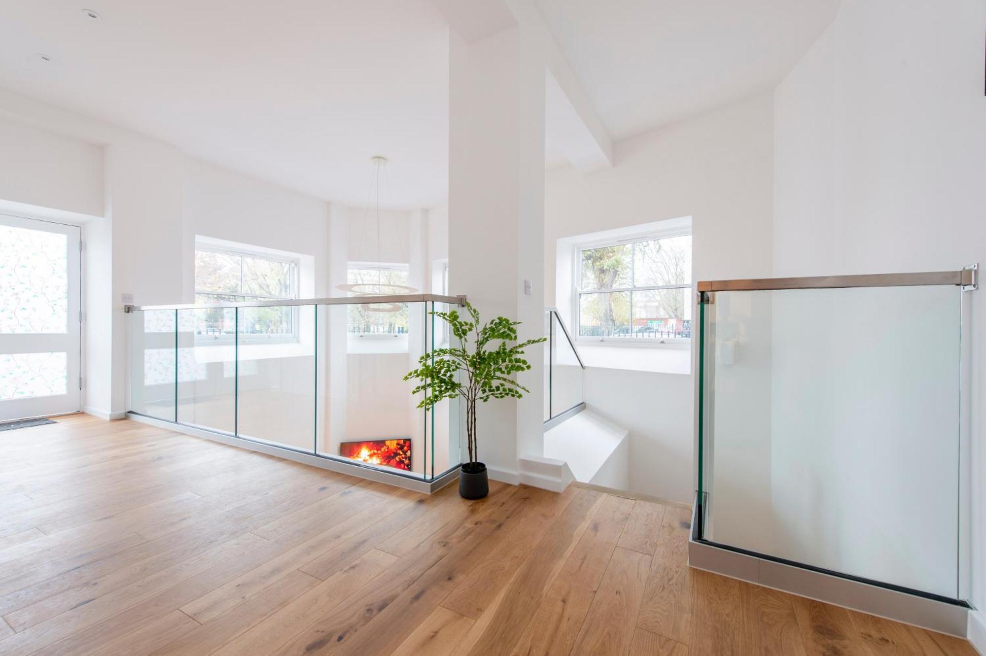 Apartment Exquisite 3br Duplex Period Conversion, Air-con & Amenities London