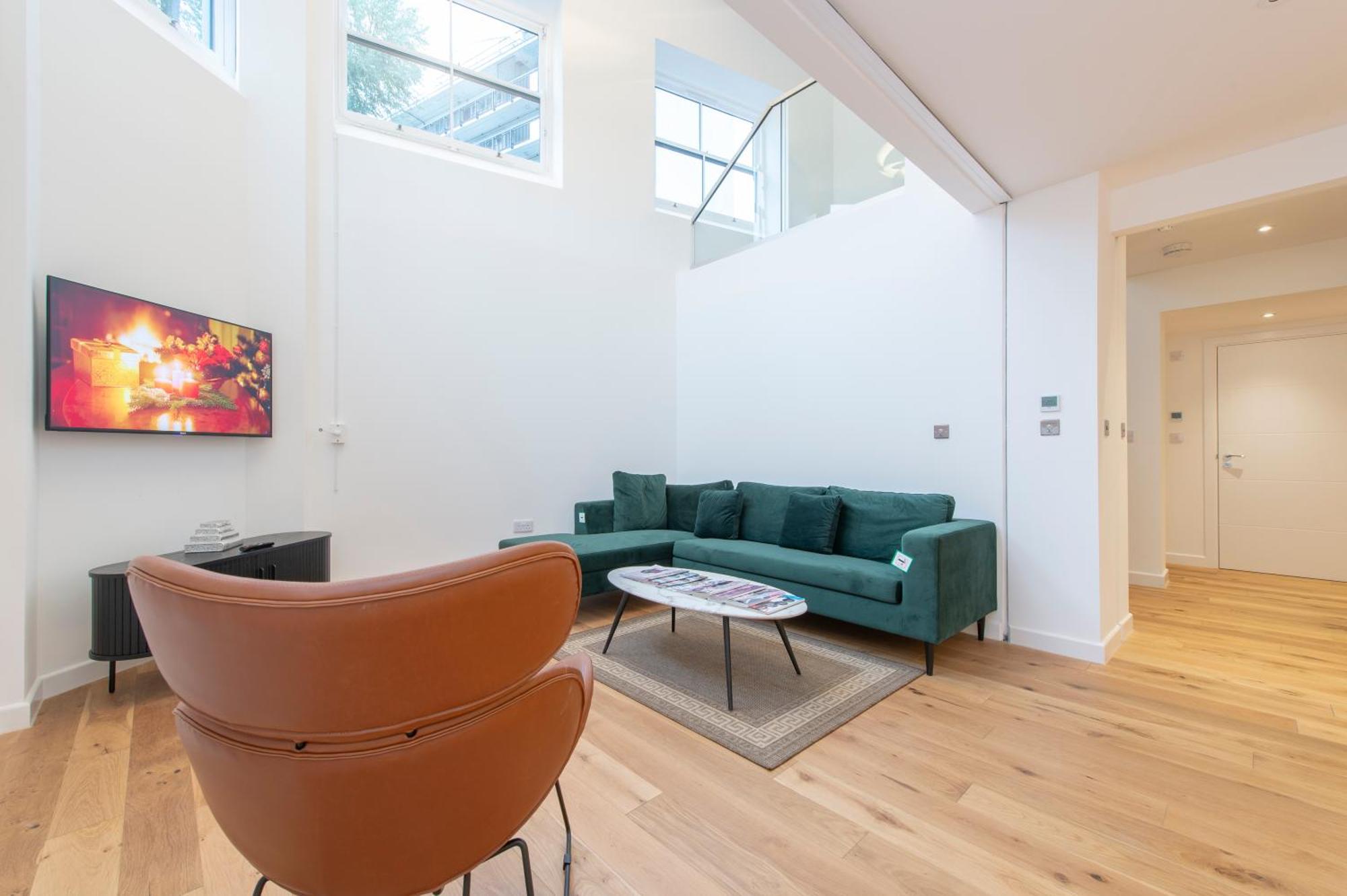 Exquisite 3br Duplex Period Conversion, Air-con & Amenities London