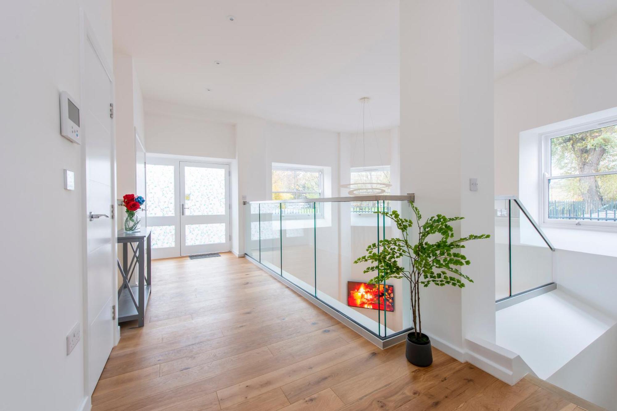 Apartment Exquisite 3br Duplex Period Conversion, Air-con & Amenities London