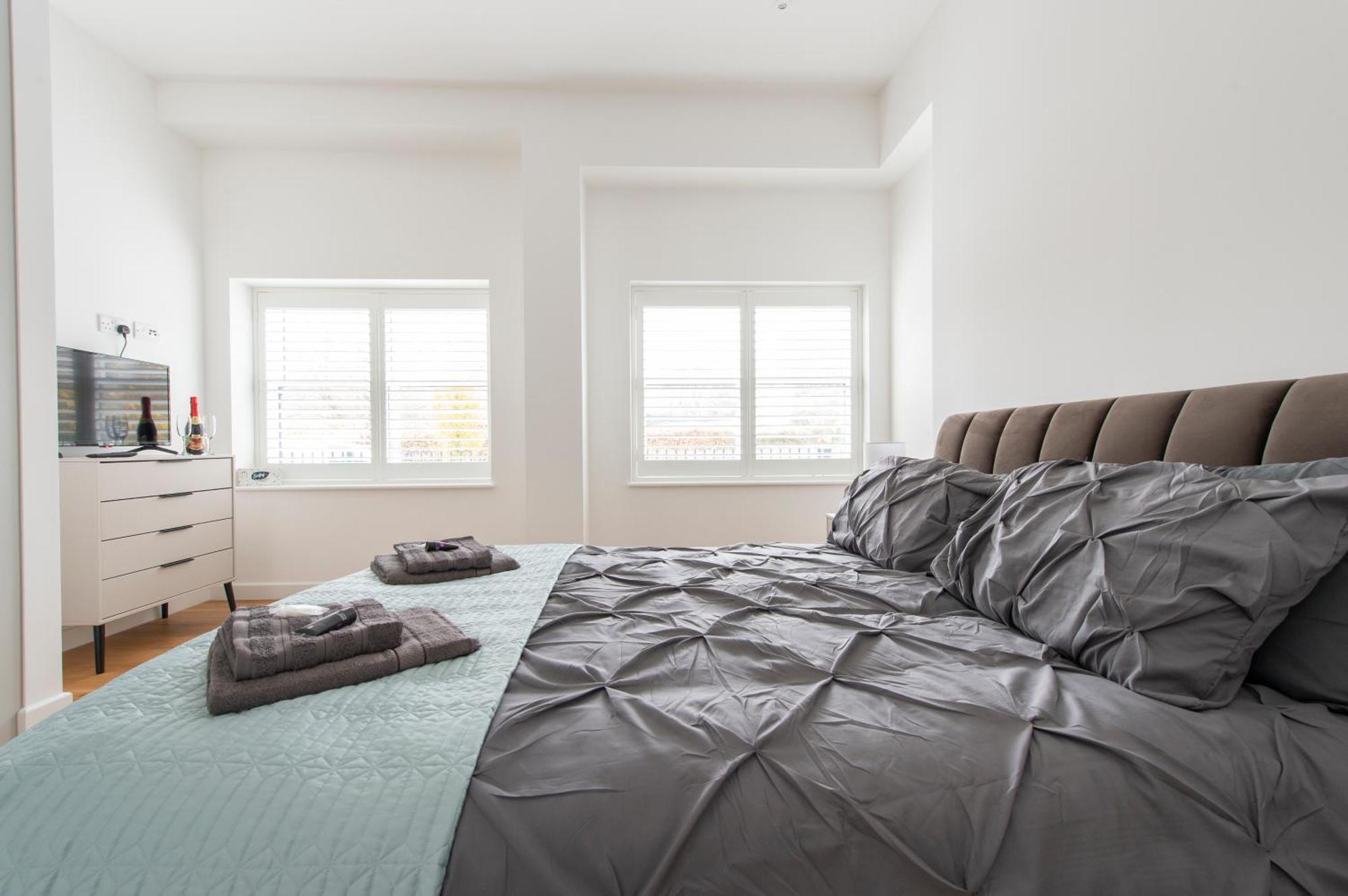 Exquisite 3br Duplex Period Conversion, Air-con & Amenities London