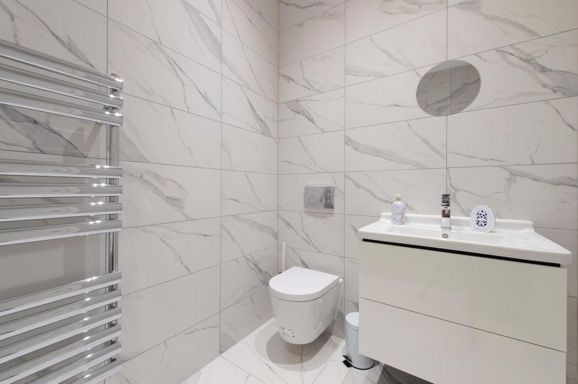 Apartment Exquisite 3br Duplex Period Conversion, Air-con & Amenities London