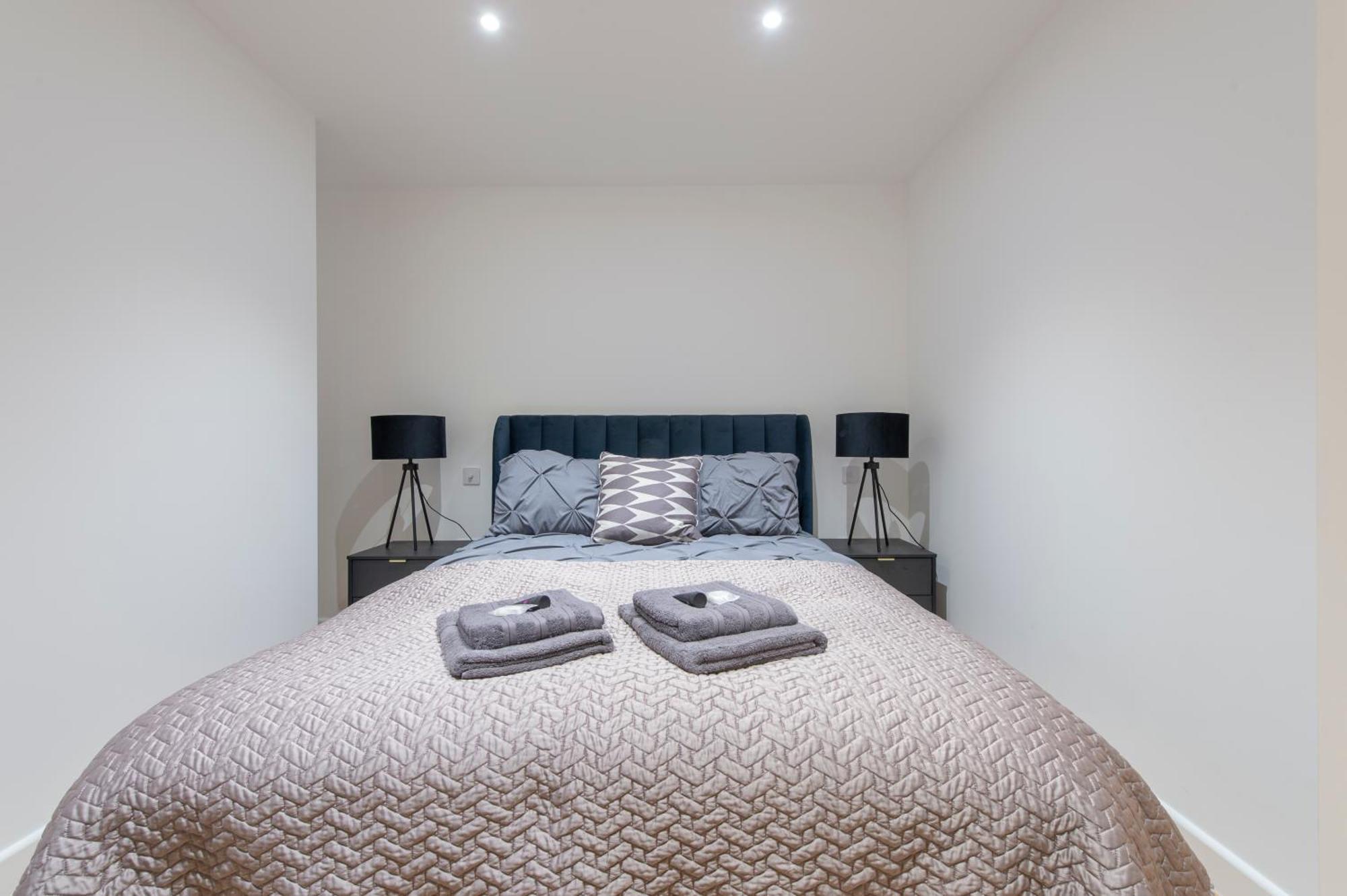 Exquisite 3br Duplex Period Conversion, Air-con & Amenities London