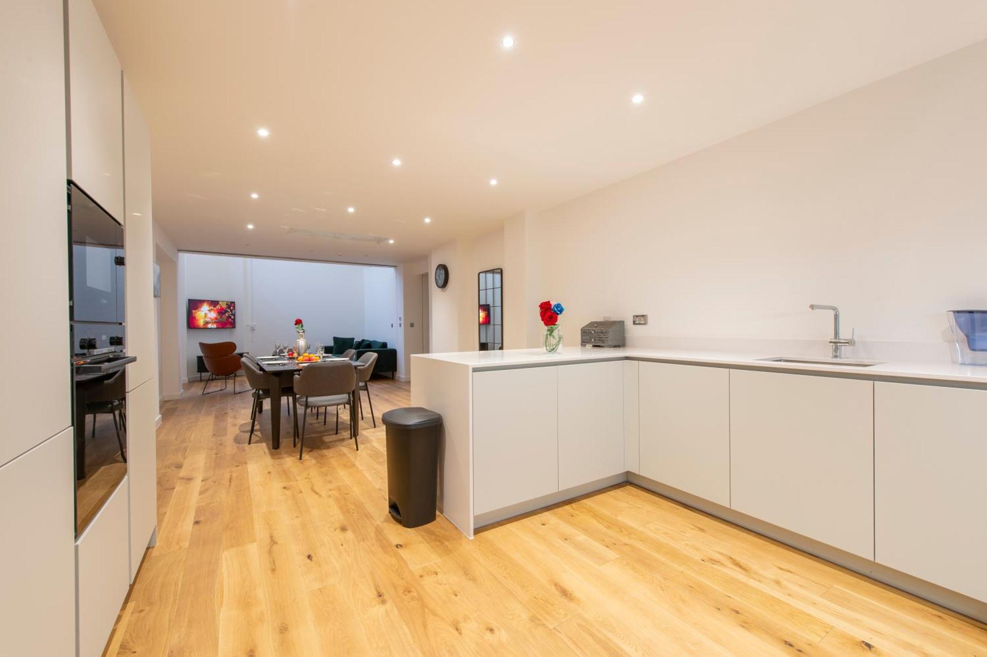 Apartment Exquisite 3br Duplex Period Conversion, Air-con & Amenities