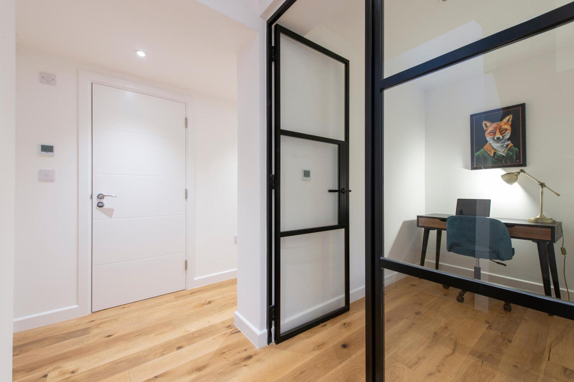 Apartment Exquisite 3br Duplex Period Conversion, Air-con & Amenities London