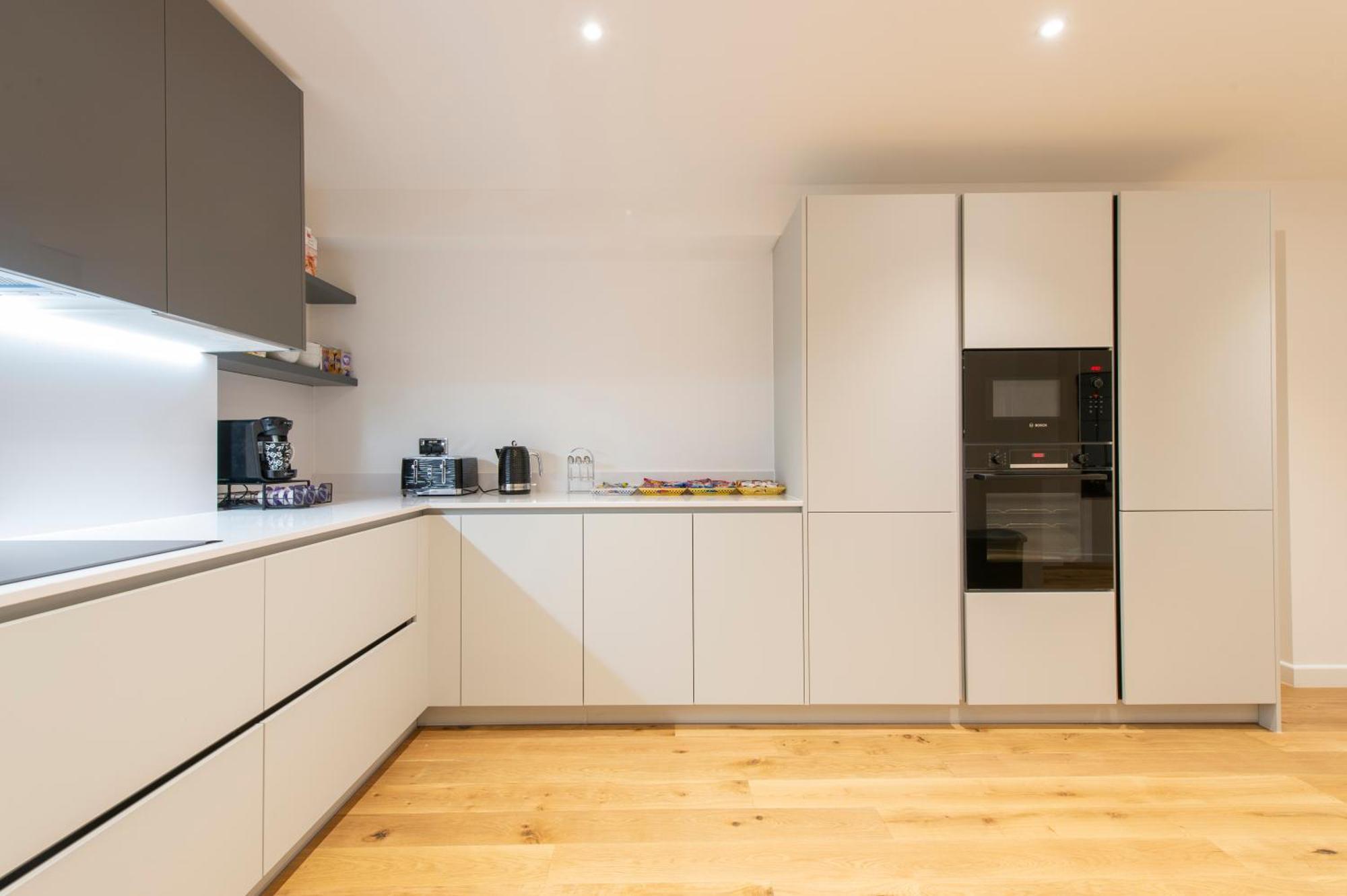 Exquisite 3br Duplex Period Conversion, Air-con & Amenities London