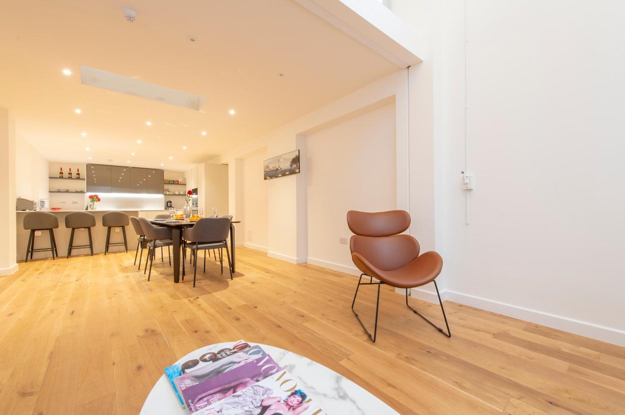 Exquisite 3br Duplex Period Conversion, Air-con & Amenities