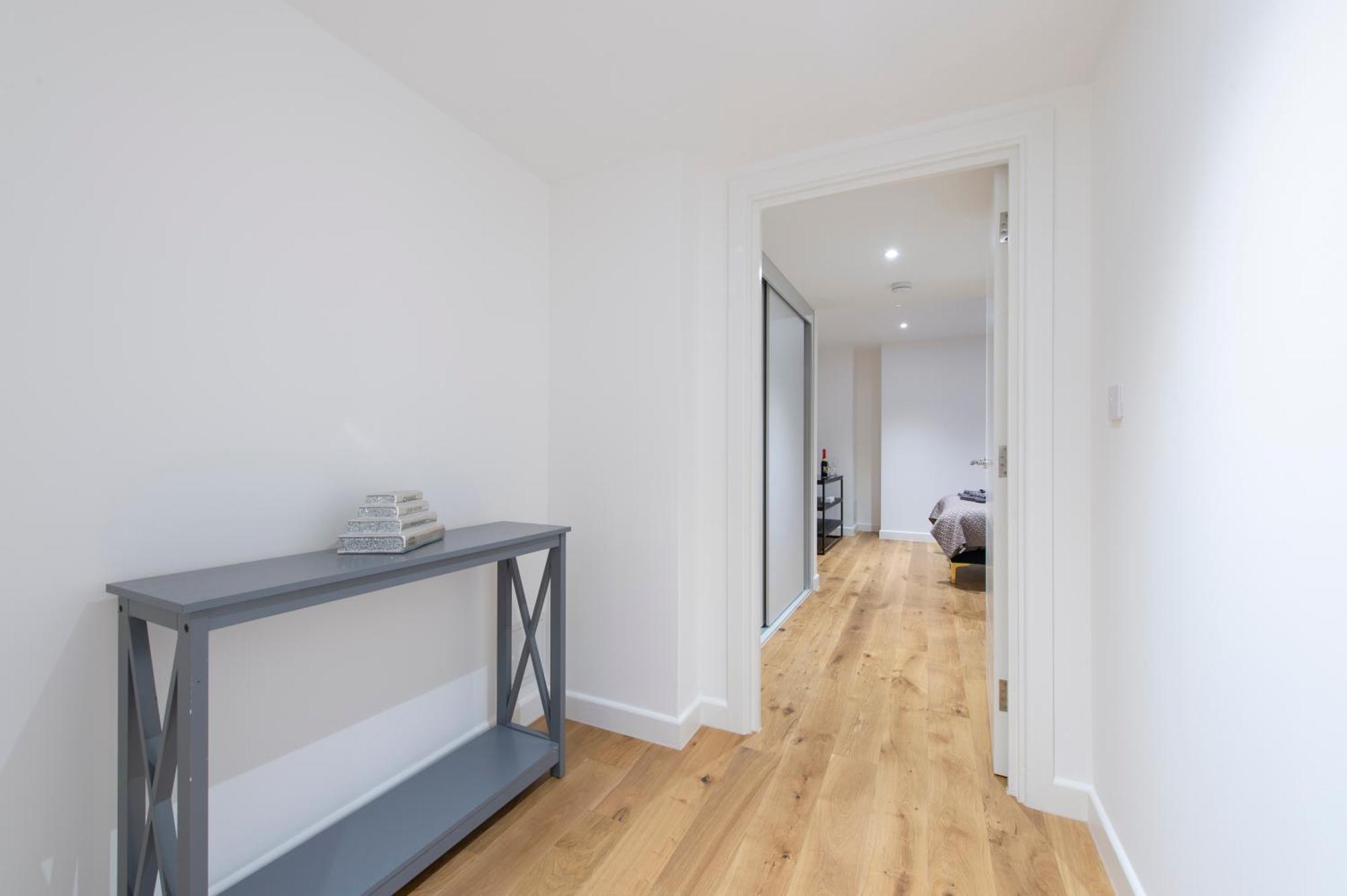 Exquisite 3br Duplex Period Conversion, Air-con & Amenities London