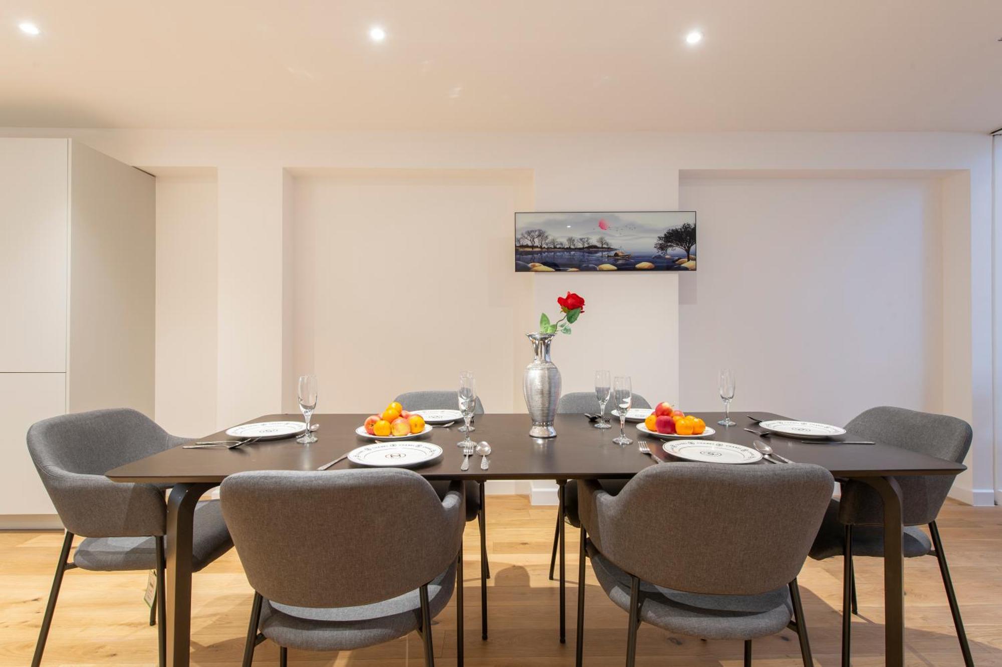 Exquisite 3br Duplex Period Conversion, Air-con & Amenities * London