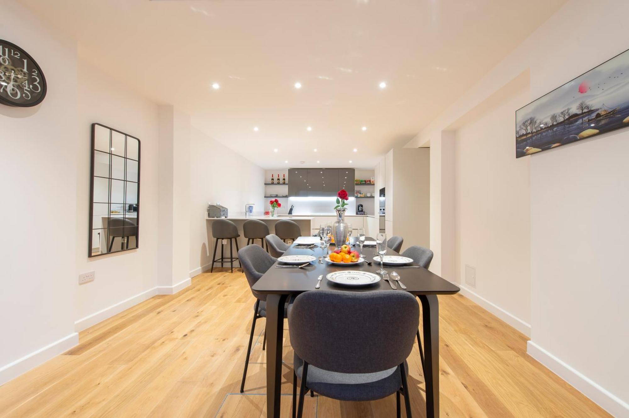 Exquisite 3br Duplex Period Conversion, Air-con & Amenities * London