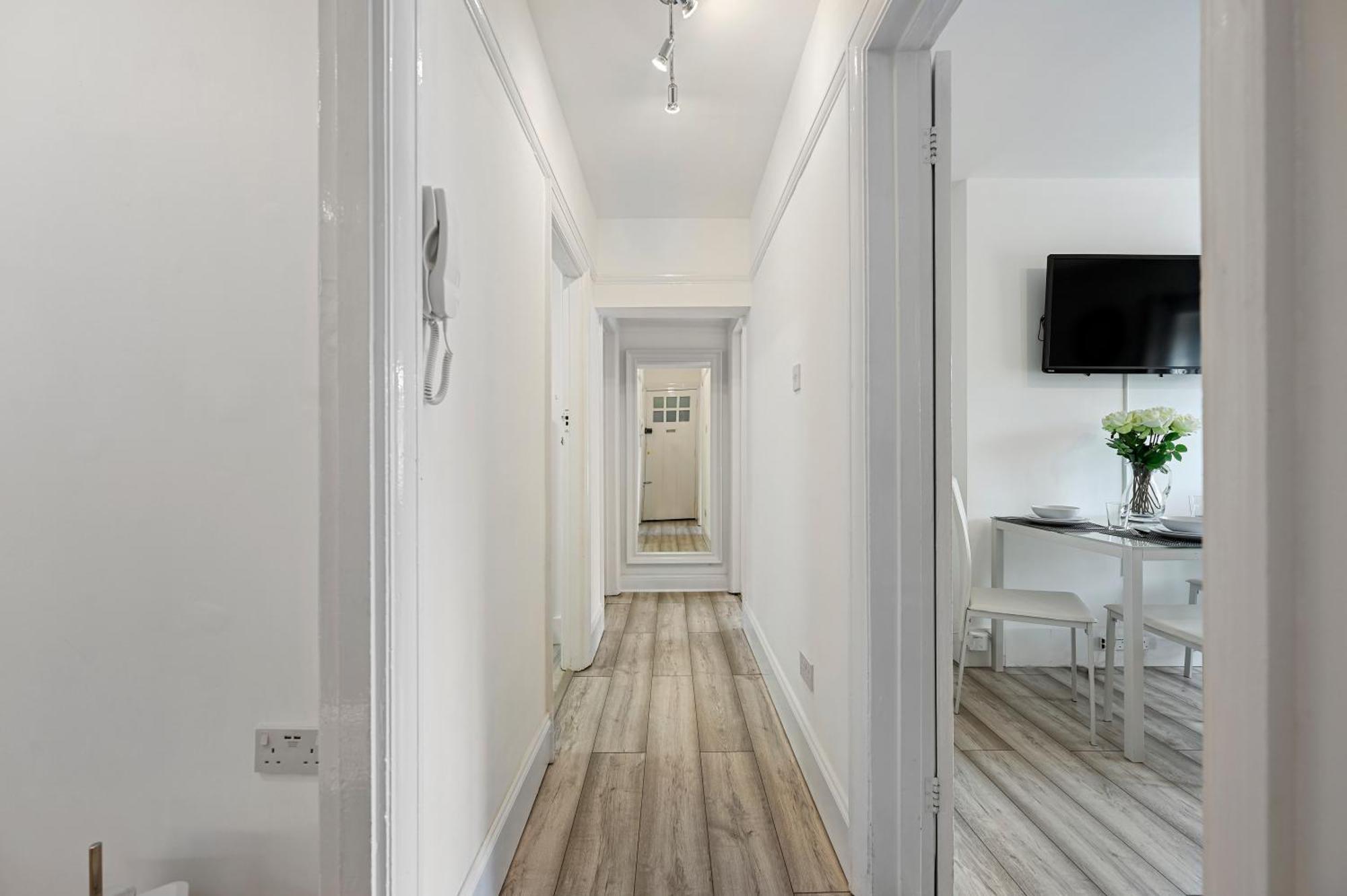 Host & - York Road Apartment London