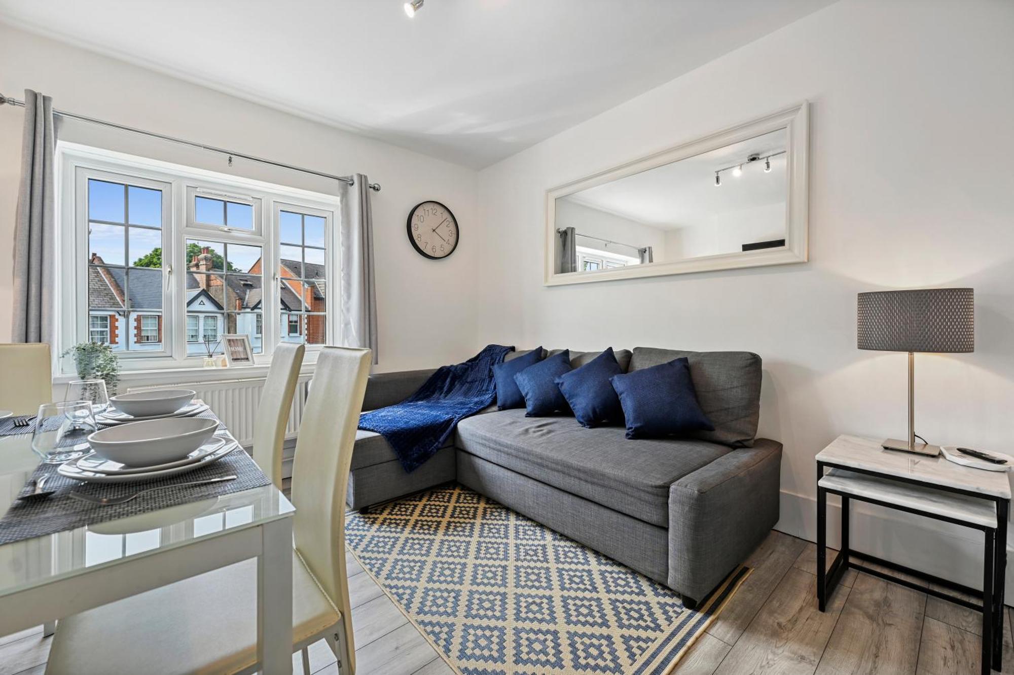 Host & - York Road Apartment *