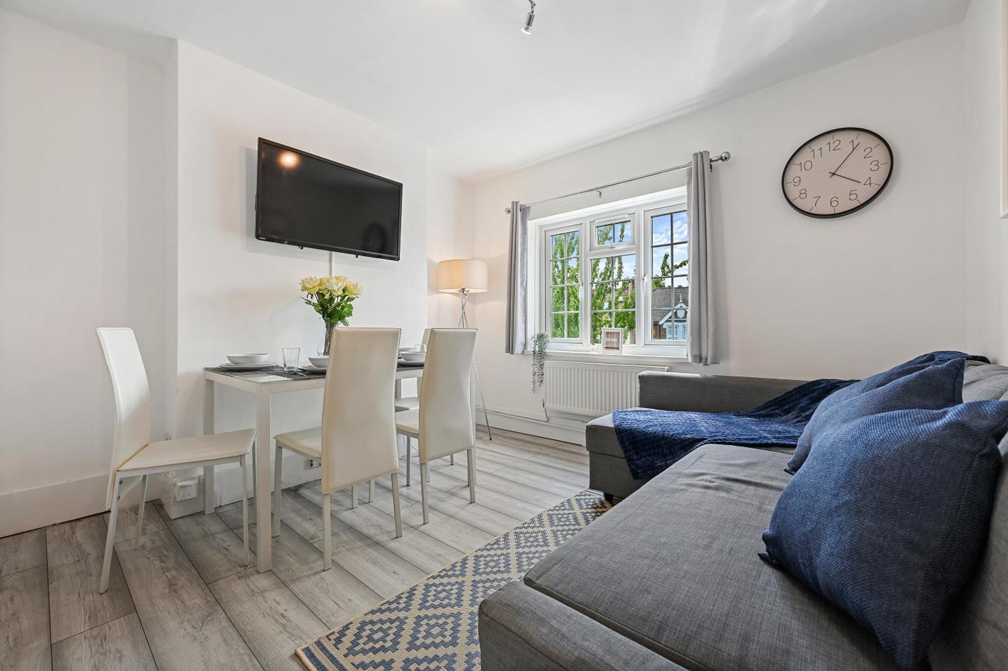Host & - York Road Apartment *