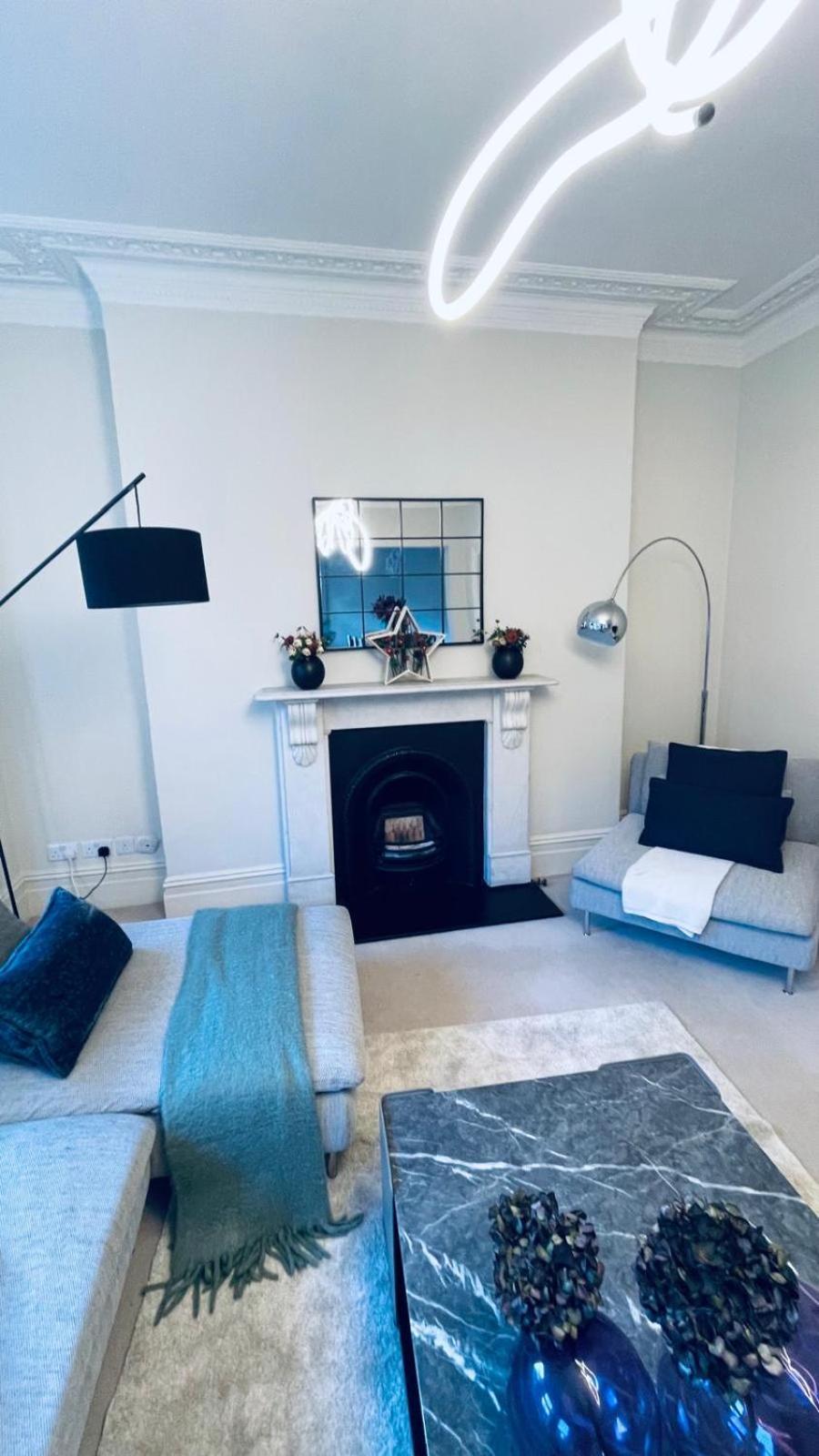 A Contemporary Flat In Chelsea