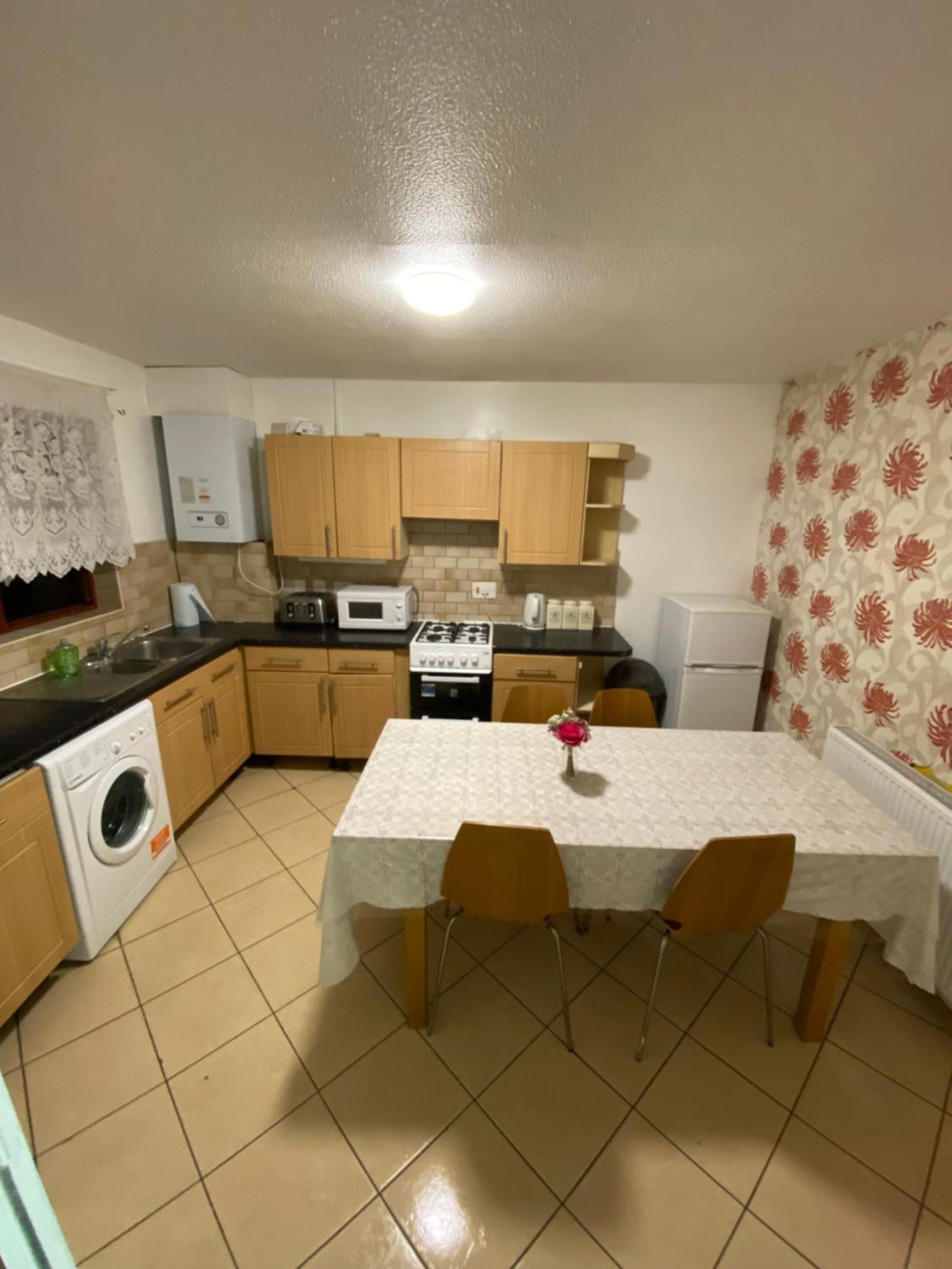Apartment Cosy 3 Bedroom House Near Stratford,olympic Park, E15 *
