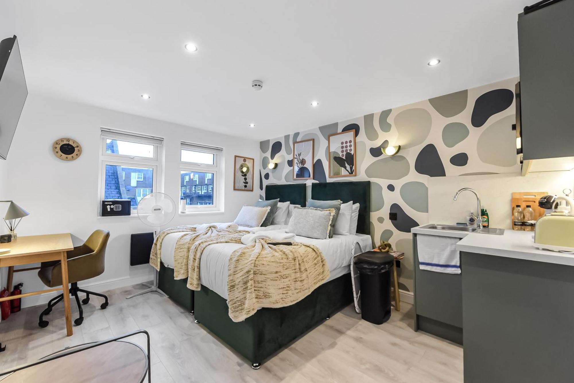 Chic & Trendy Designer With Full Kitchen Appartement *