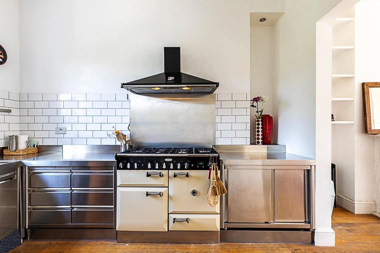 Retro Charm And Modern Comforts Londen