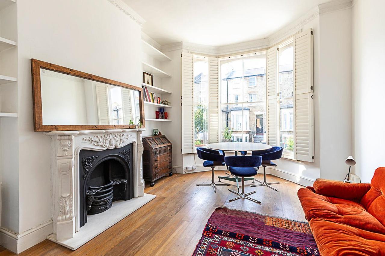 Retro Charm And Modern Comforts Londen