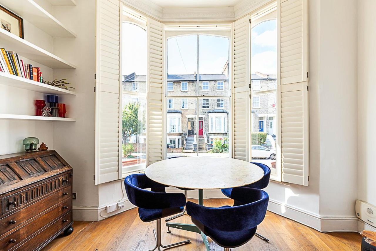 Retro Charm And Modern Comforts Appartement