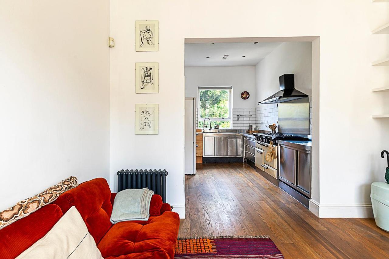 Retro Charm And Modern Comforts Appartement Londen