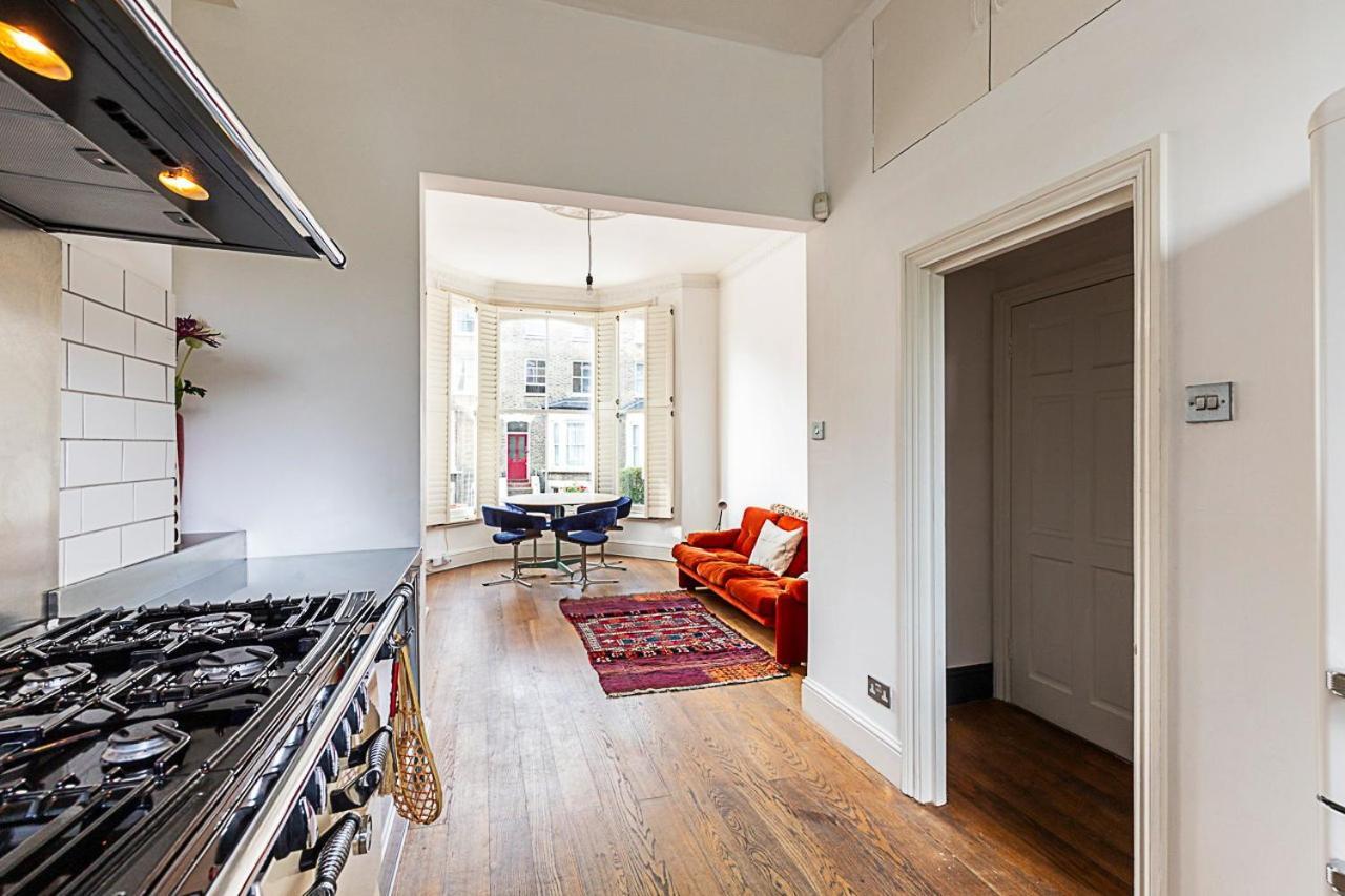 Retro Charm And Modern Comforts Appartement Londen