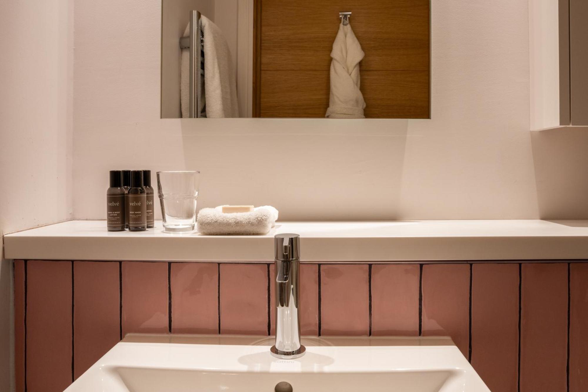 Rockwell East-tower Bridge Hotel 4*