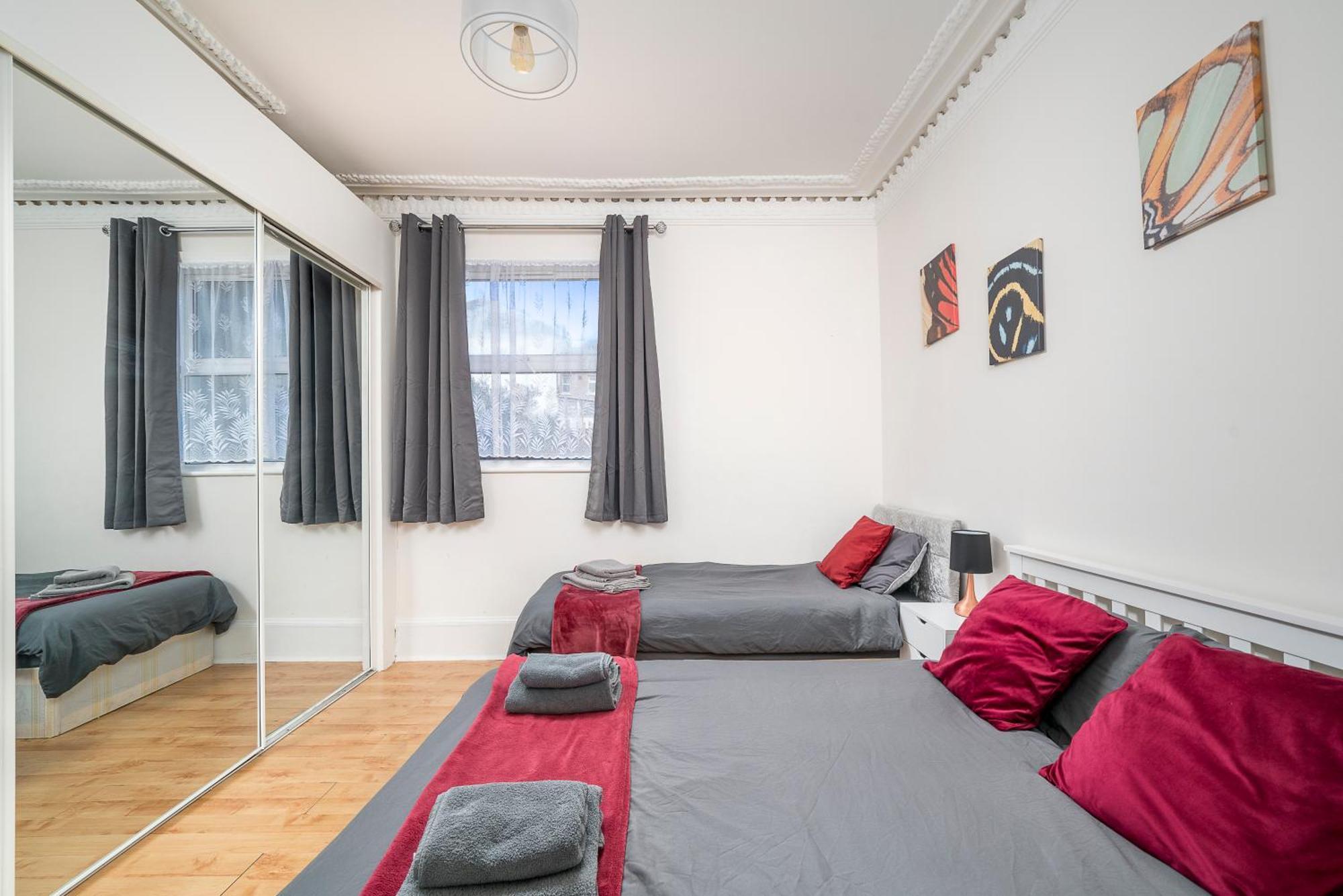 Cozy & Comfy Woodgreen Station Sleeps 6 Leilighet London