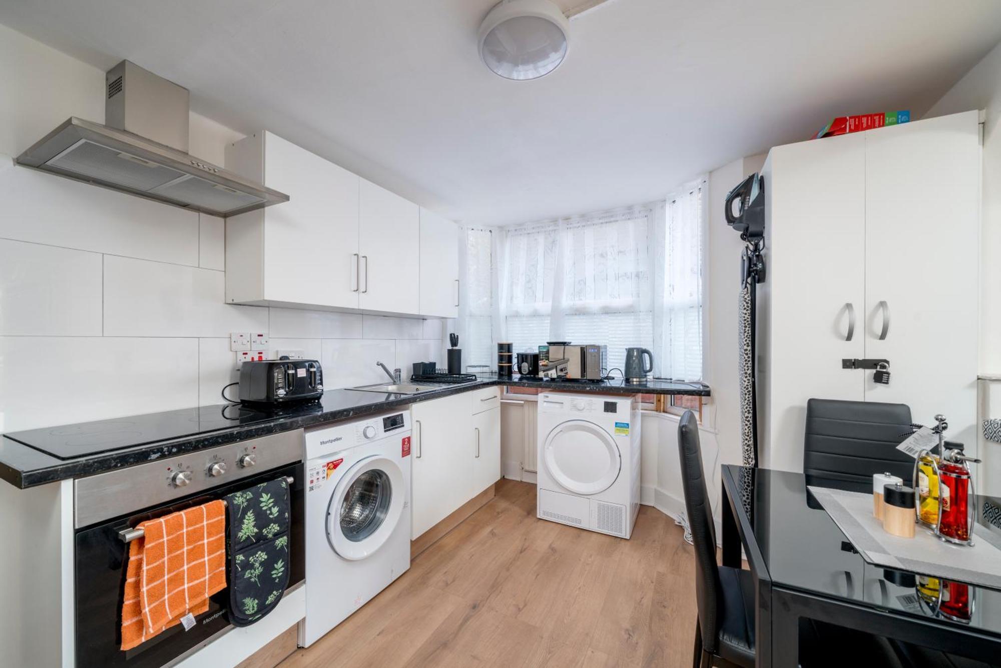 Leilighet Cozy & Comfy Woodgreen Station 2br 2mins To Metro 20mins To London