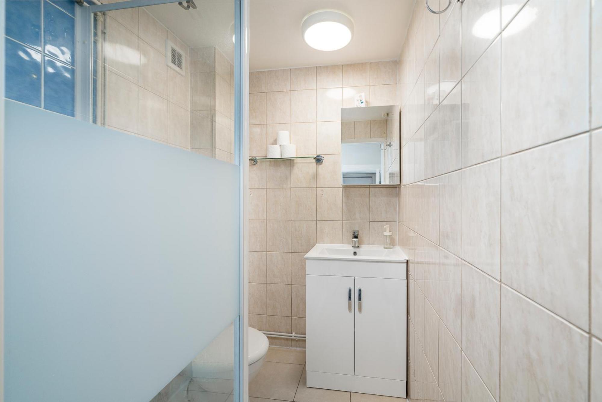 Cozy & Comfy Woodgreen Station Sleeps 6 Leilighet