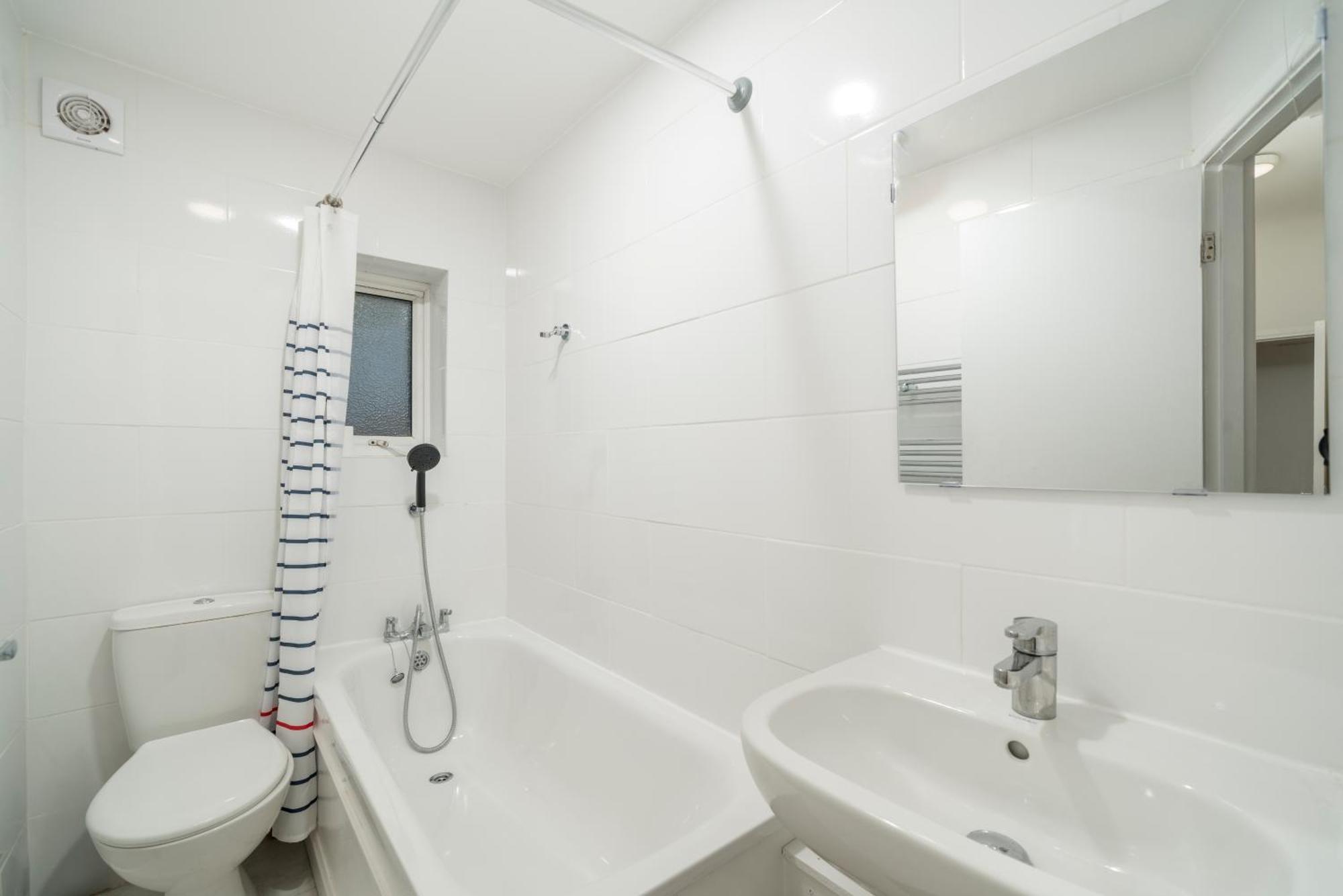 Cozy & Comfy Woodgreen Station Sleeps 6 Leilighet London