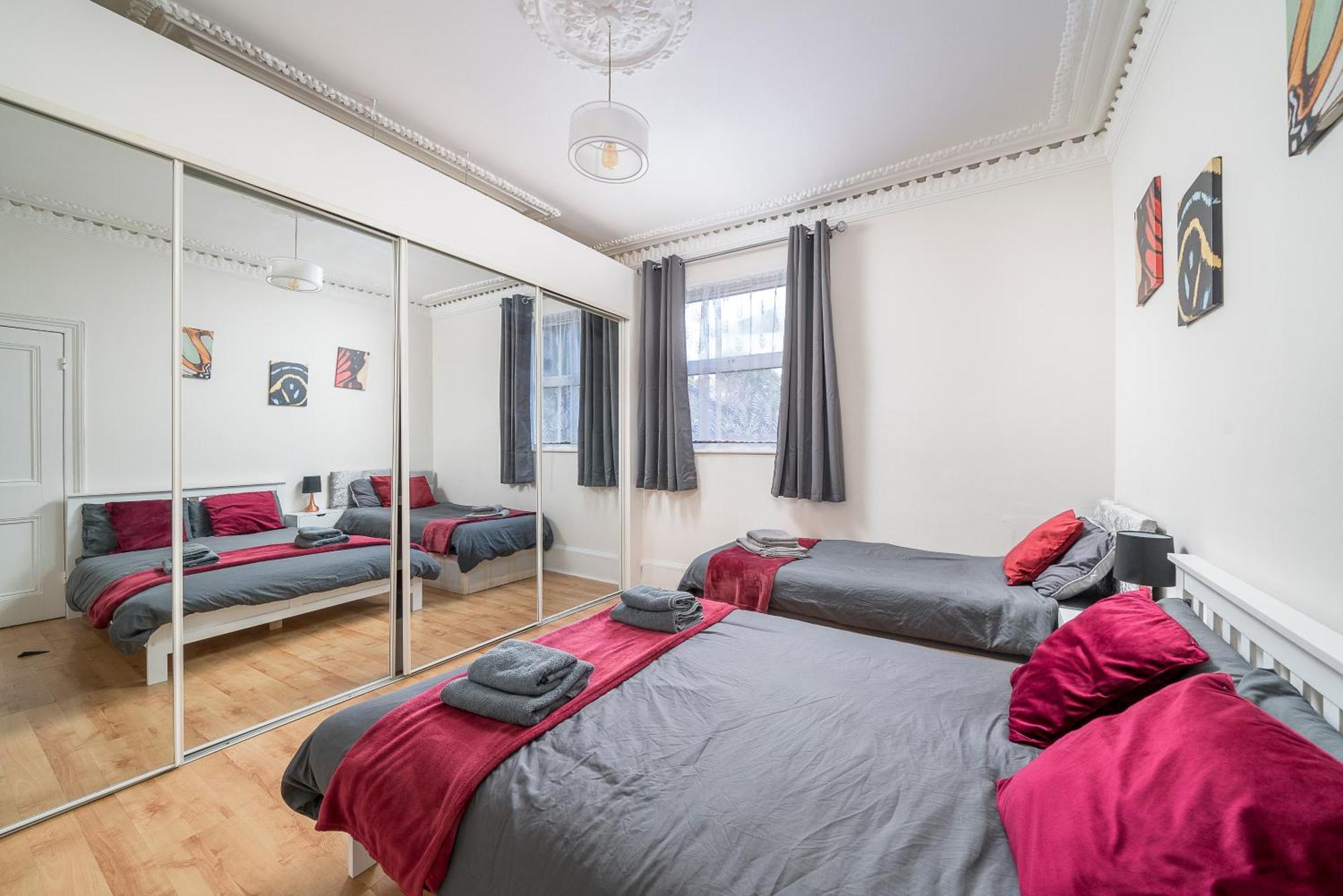 Cozy & Comfy Woodgreen Station Sleeps 6 Leilighet