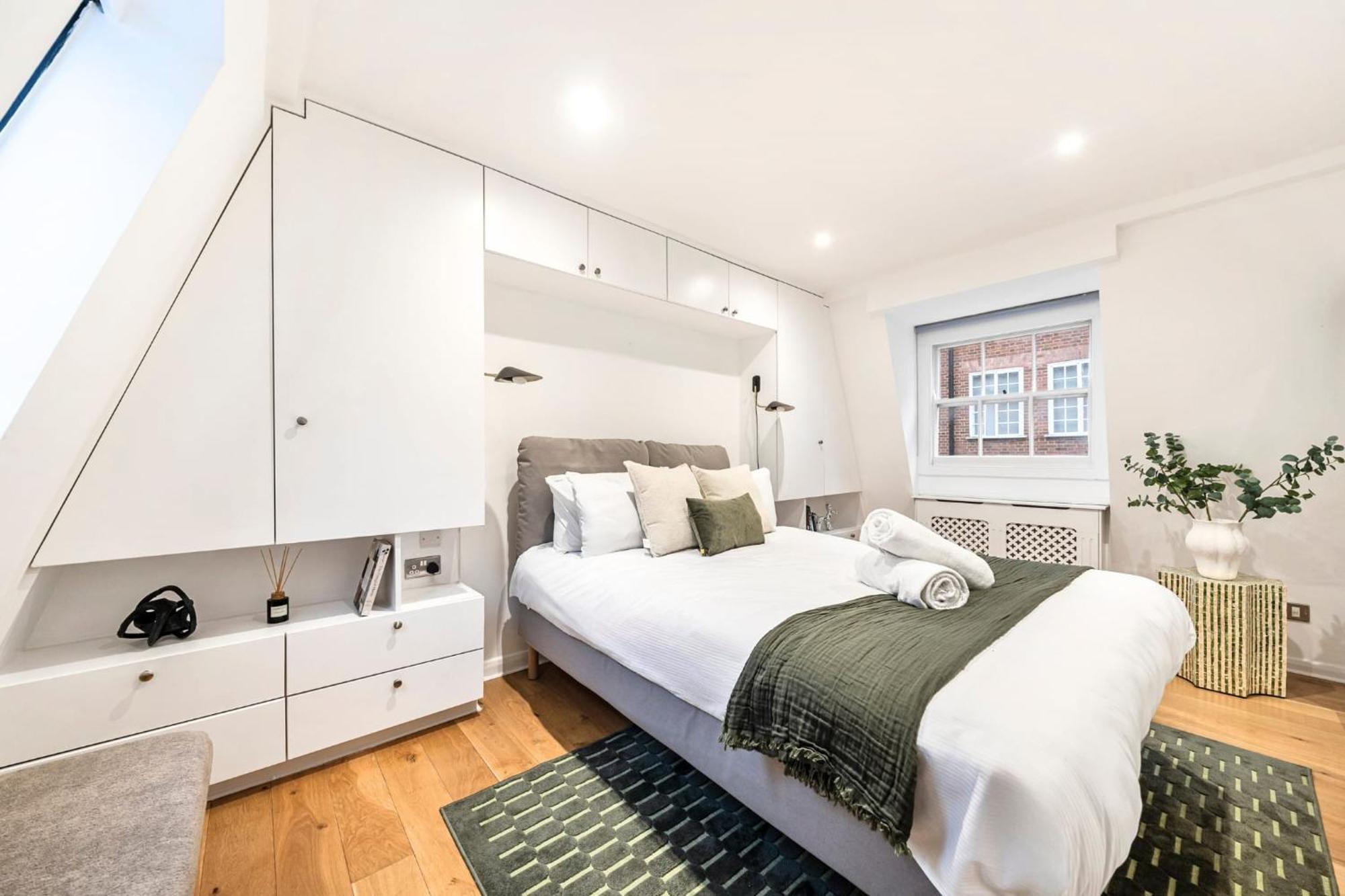 Holiday home Madestays Premium Hyde Park Townhouse *