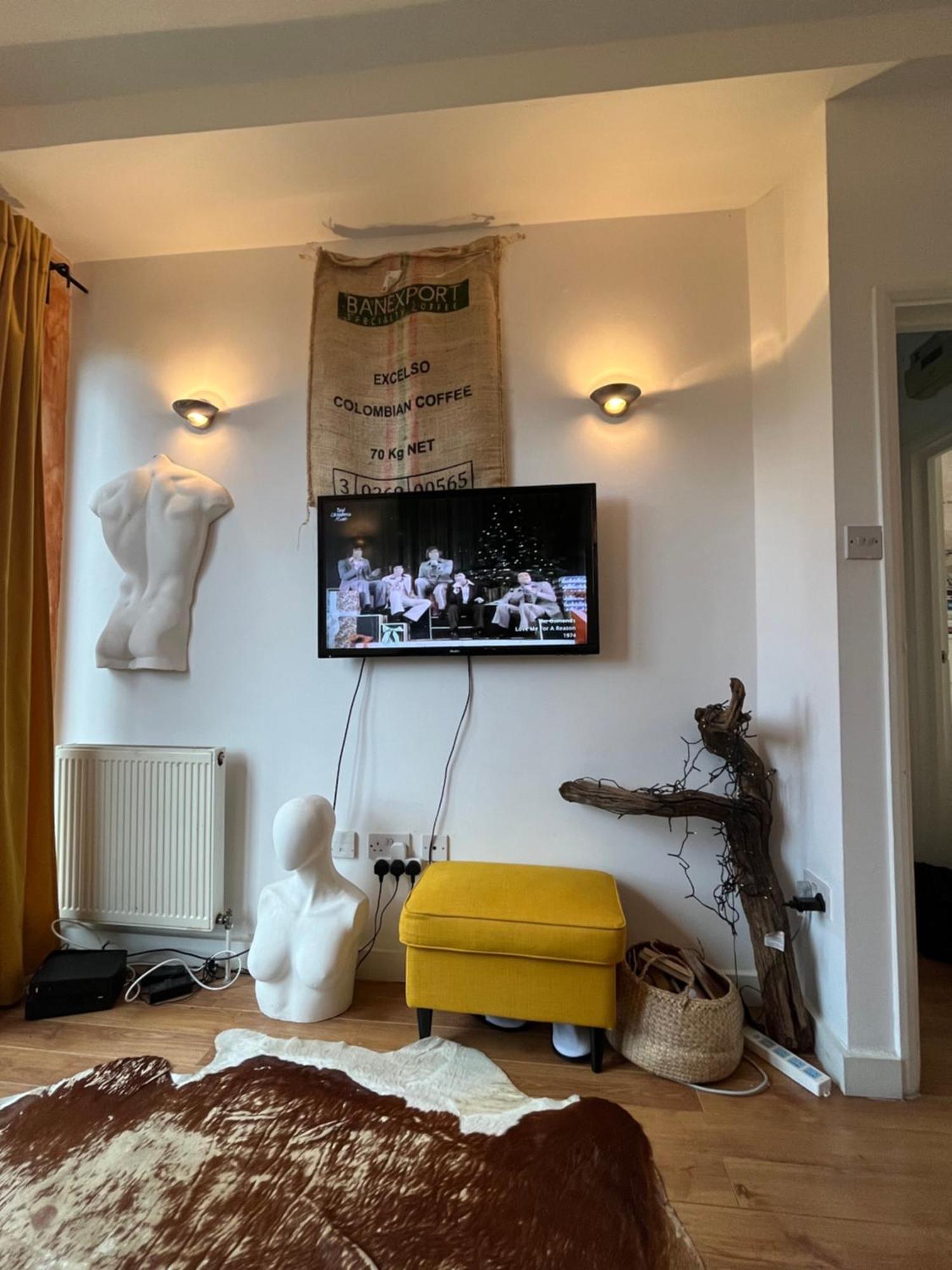 Cosy Camden 1 Bedroom Terrace Apartment *