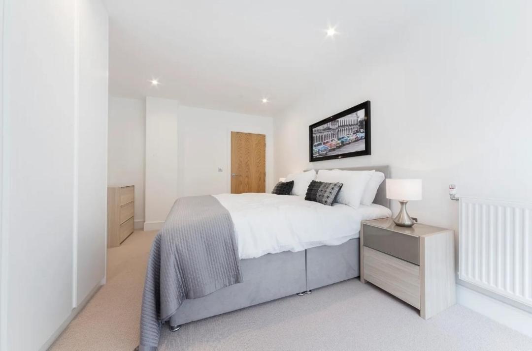 Large Modern 1 Bed Canary Wharf With Great Transport Links Apartment
