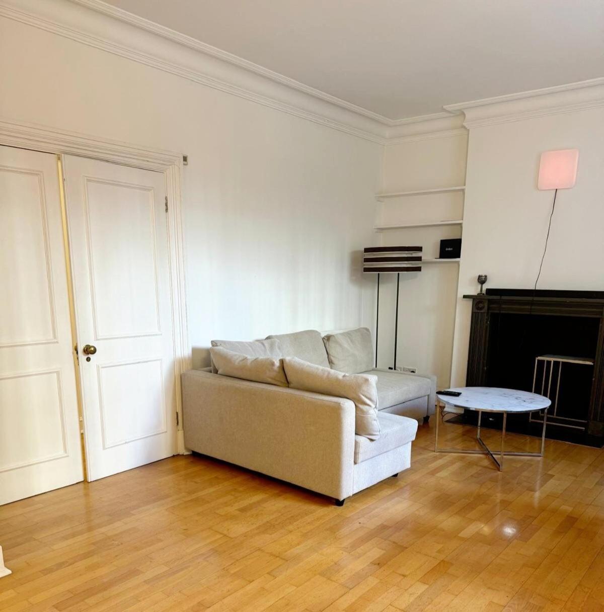 One Bedroom Flat With Private Terrace In Queen's Gate *