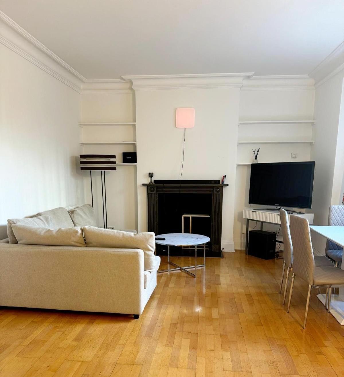 One Bedroom Flat With Private Terrace In Queen's Gate London