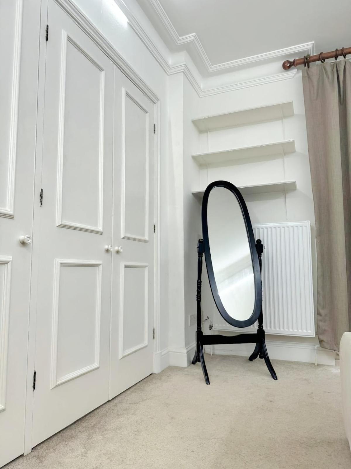 One Bedroom Flat With Private Terrace In Queen's Gate * London