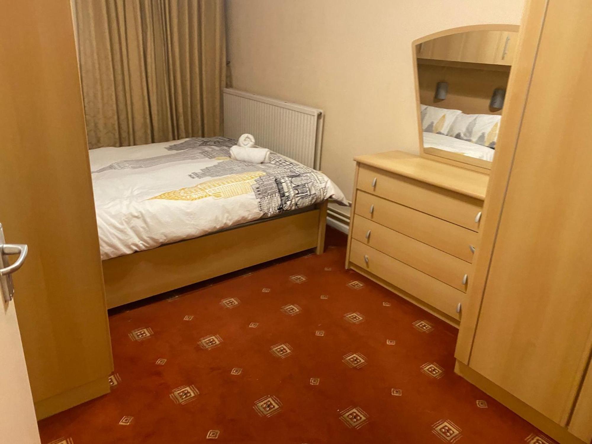 Apartment Charming 4-bedroom In East - Perfect Getaway *