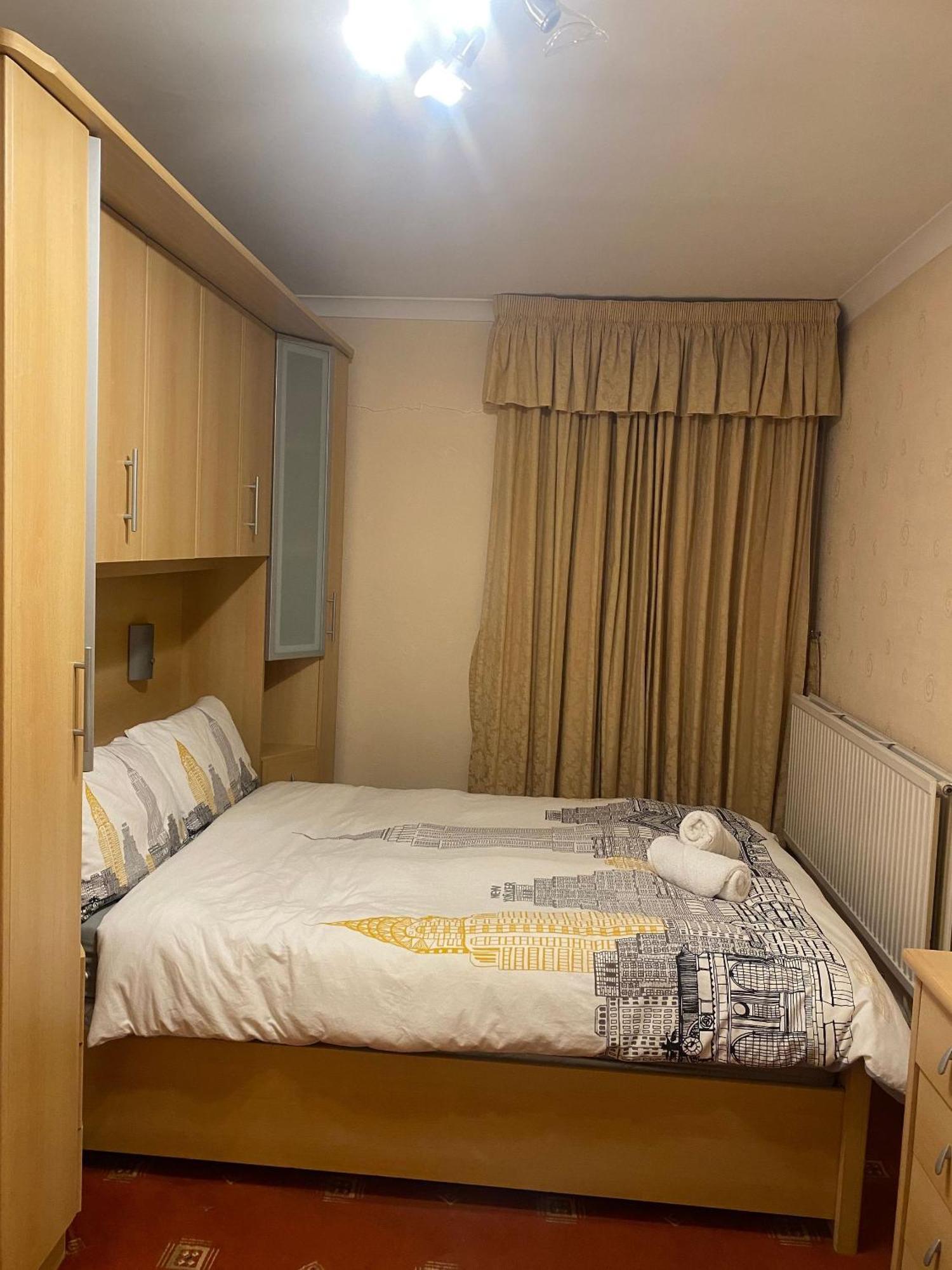 Charming 4-bedroom In East - Perfect Getaway Apartment