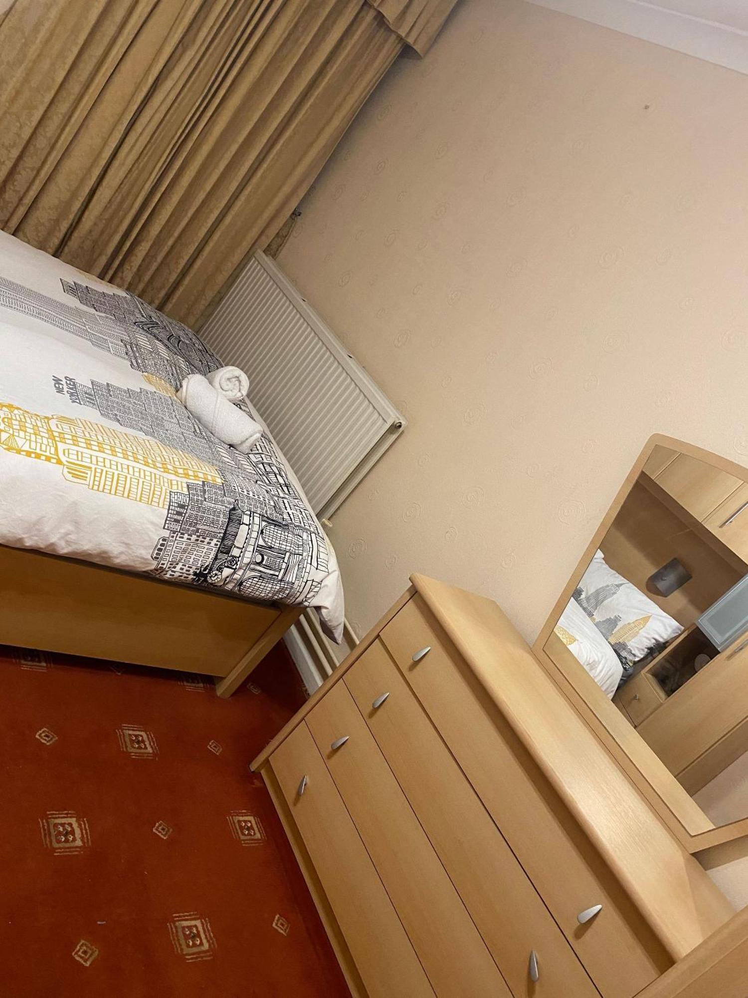 Charming 4-bedroom In East - Perfect Getaway London