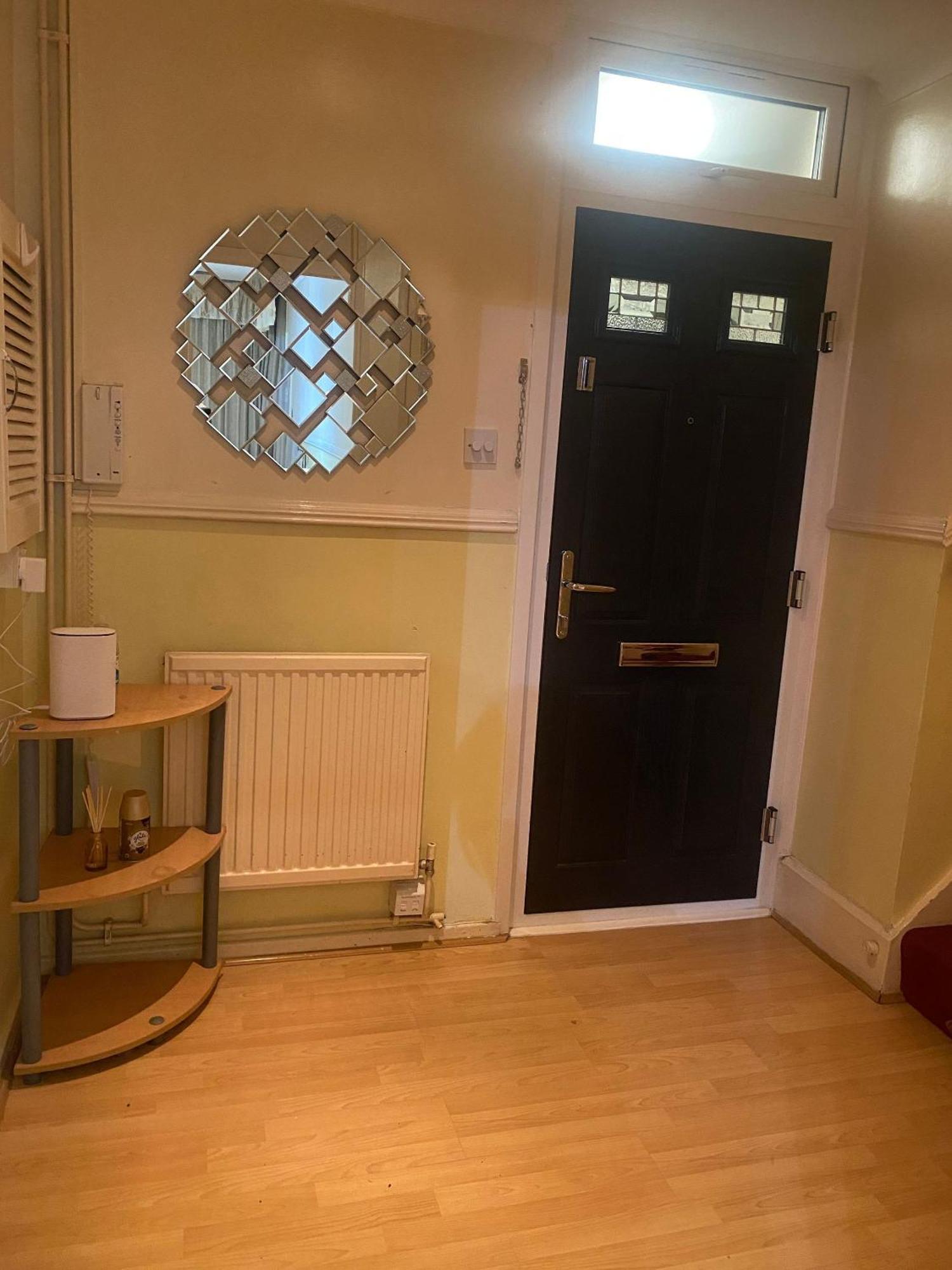 Charming 4-bedroom In East - Perfect Getaway
