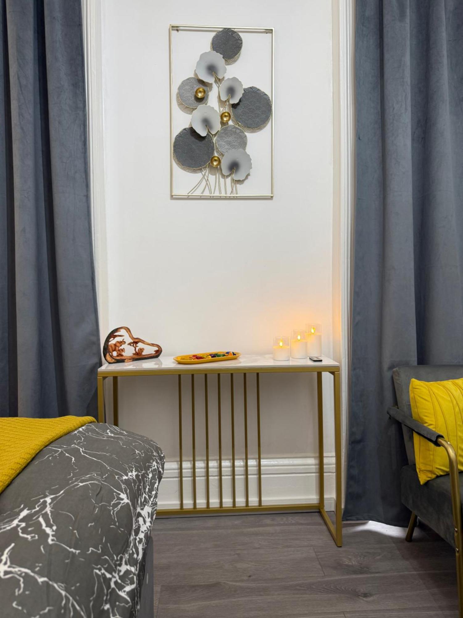 Luxury In Victoria, 7 Minutes Walk To Victoria Station, 6 Londen