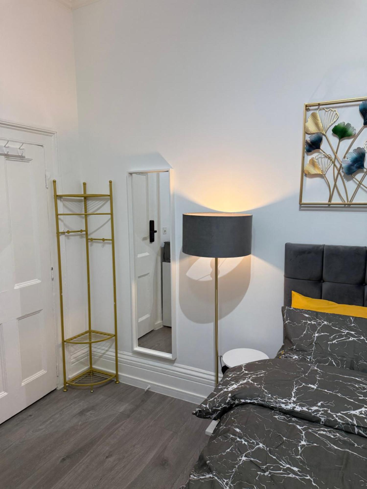 Luxury In Victoria, 7 Minutes Walk To Victoria Station, 6 * Londen