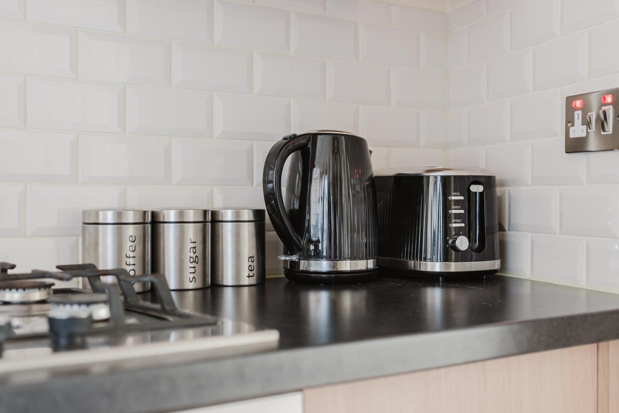 Modern Cosy Corner Flat 3 Bed And Loft Sleep 7 People * London